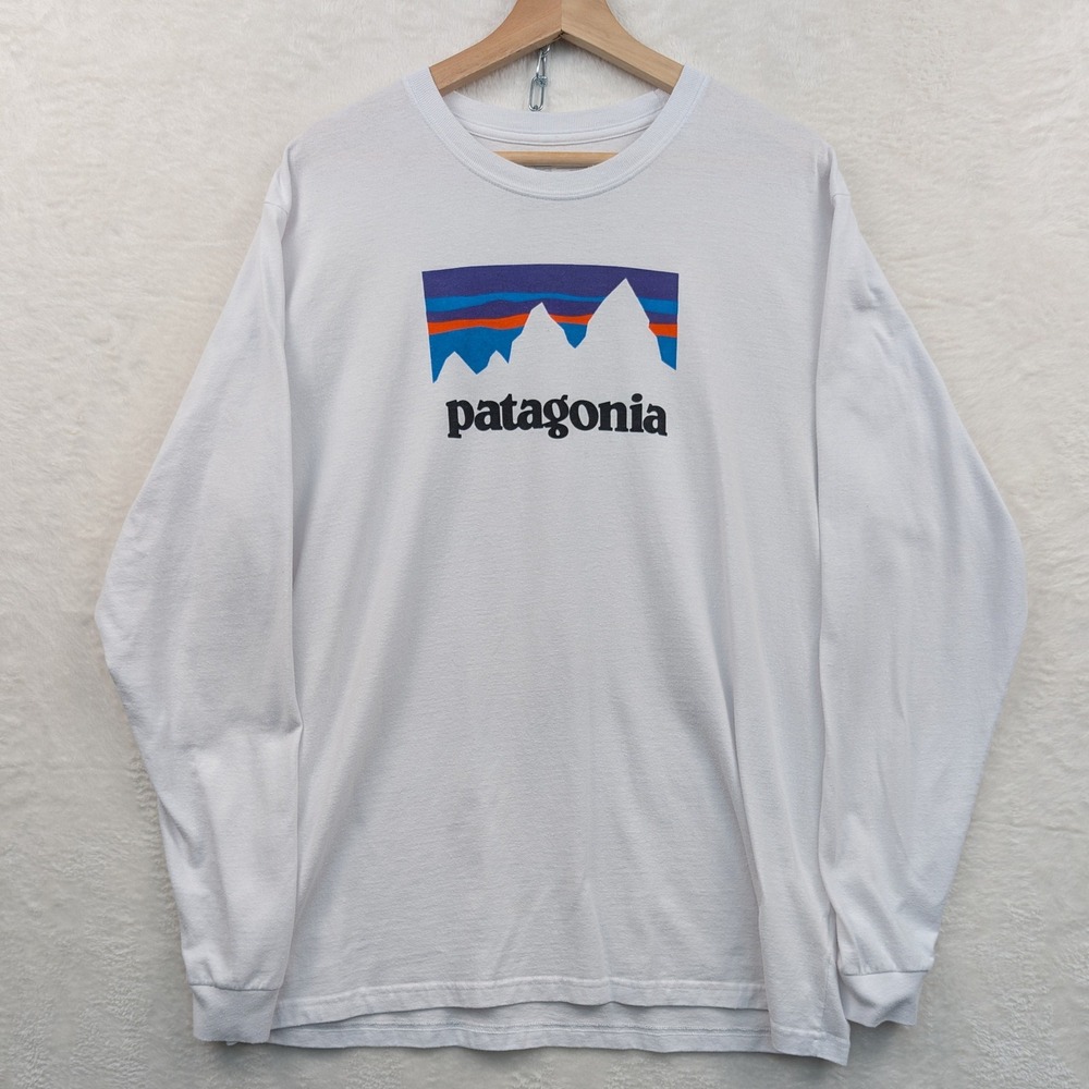 Patagonia T-Shirt Men's XL White Fitz‎ Roy Mountain Long Sleeve Hiking Outdoor